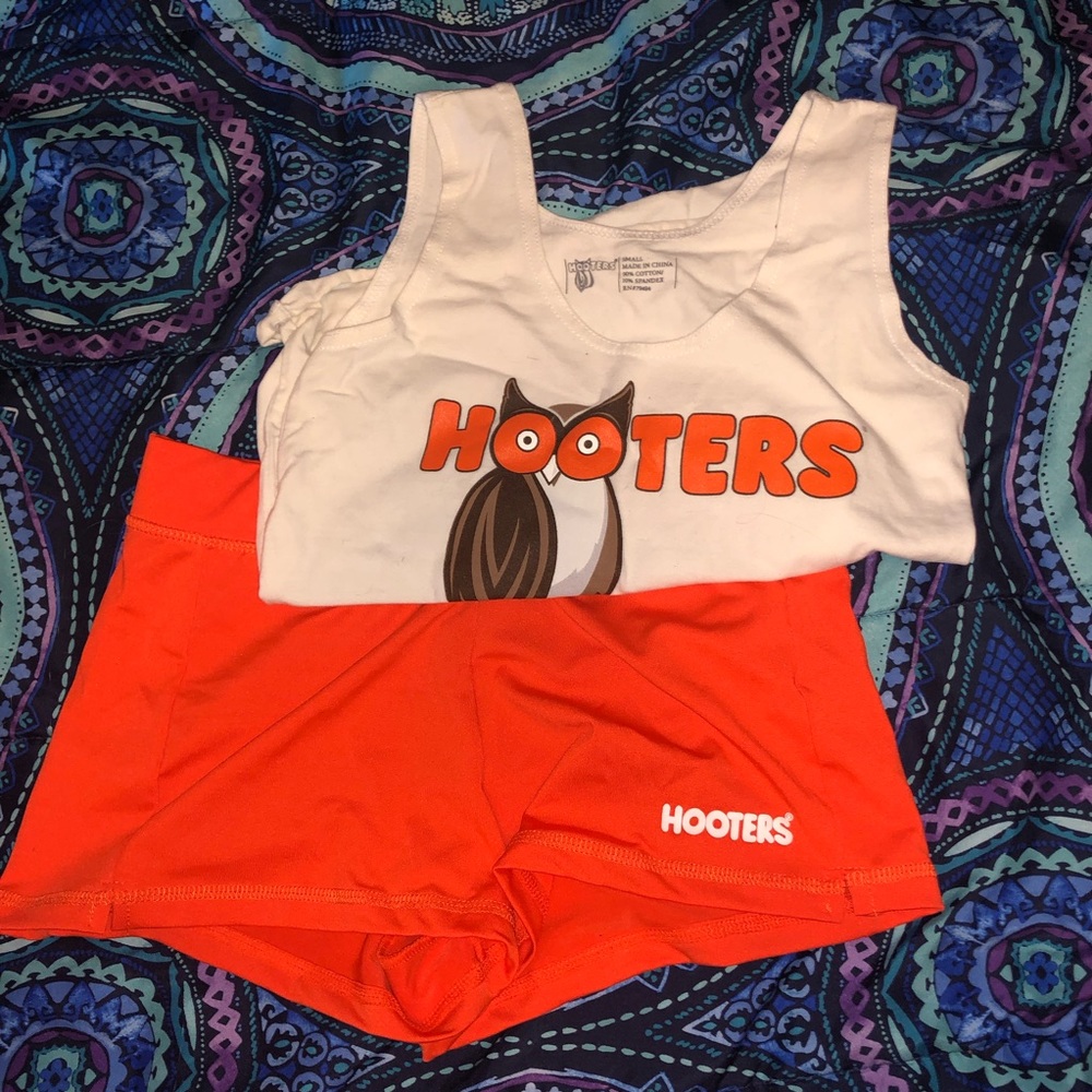 Hooters Uniform 🦉 Hooters Uniforms 🧡